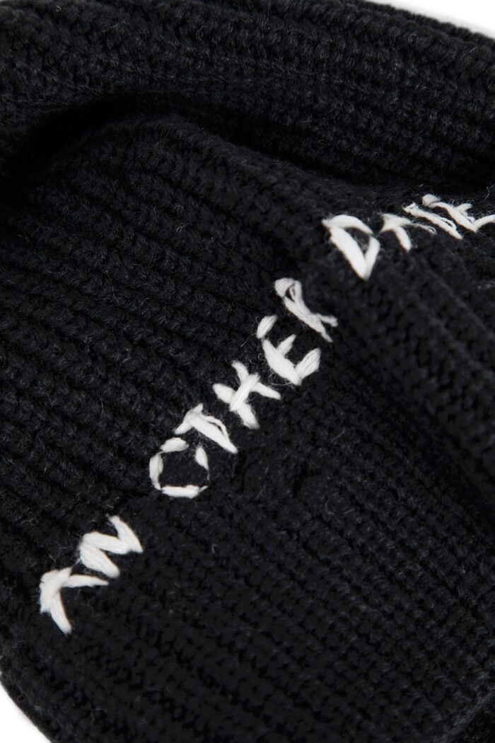 AN OTHER DATE Knit Beanie