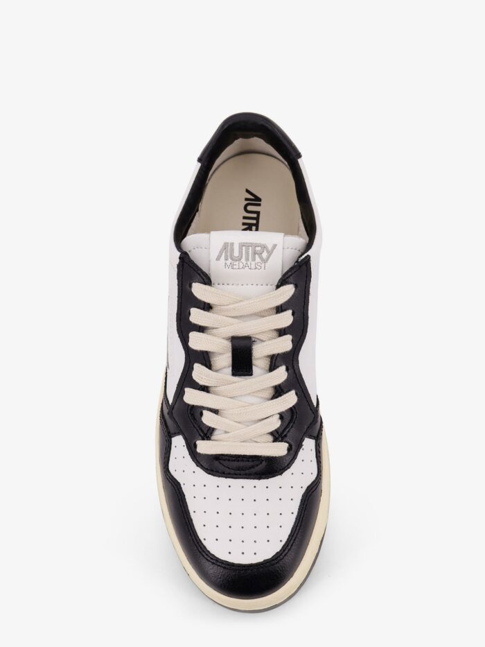 Autry Medalist Low Leather Sneakers