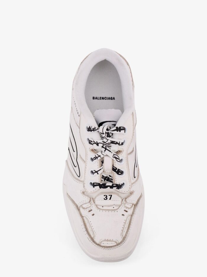 Balenciaga Hamptons Worn-Out Leather Low-top Sneakers