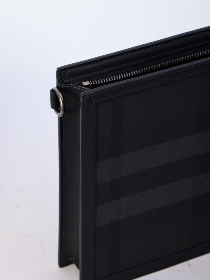 Burberry Check pouch