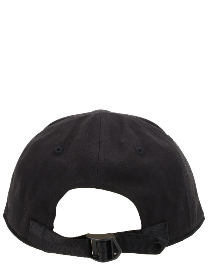 C.P. COMPANY CAPPELLO IN GABARDINE DI COTONE