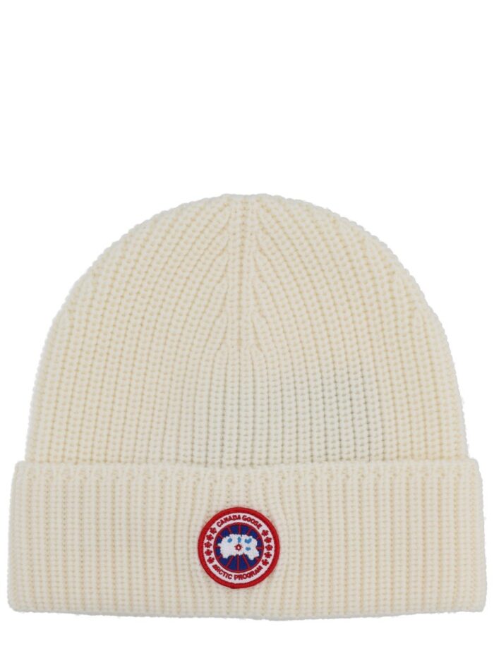 CANADA GOOSE RIBBED BEANIE WITH LOGO
