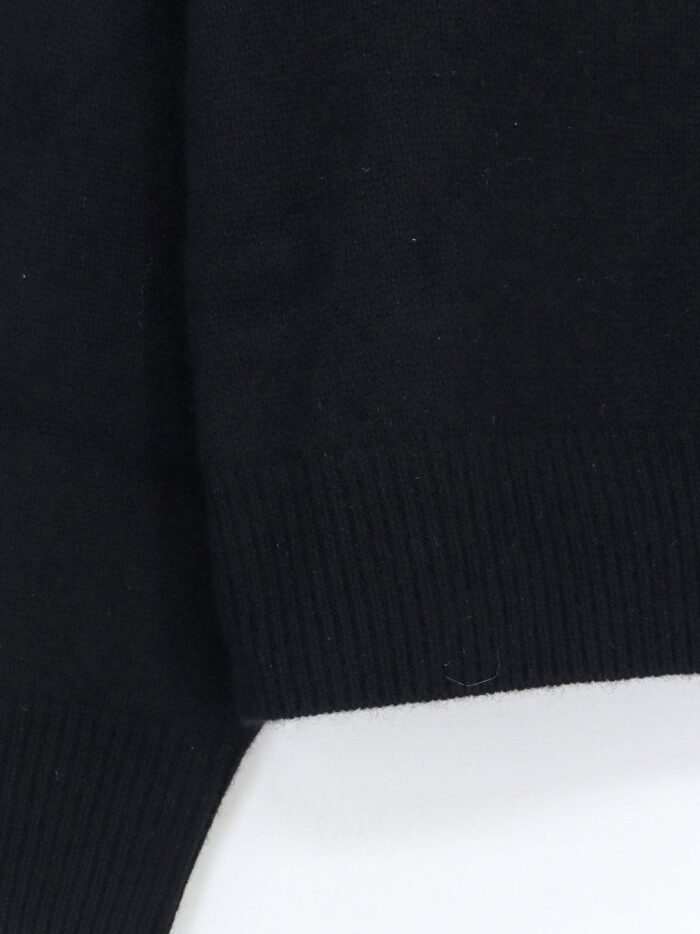 SOFT GOAT Cashmere Sweater