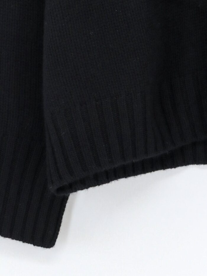 SOFT GOAT Cashmere Turtleneck