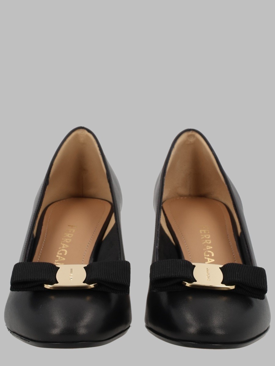 Ferragamo Décolleté "Vara" Con Tacco