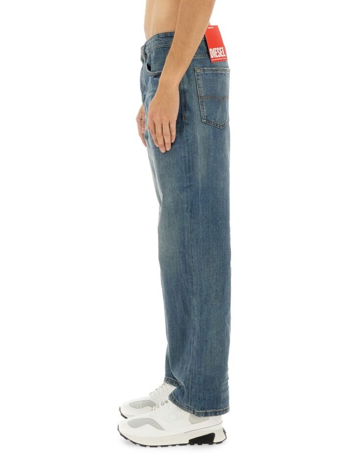 Diesel "2001 D-MACRO" JEANS