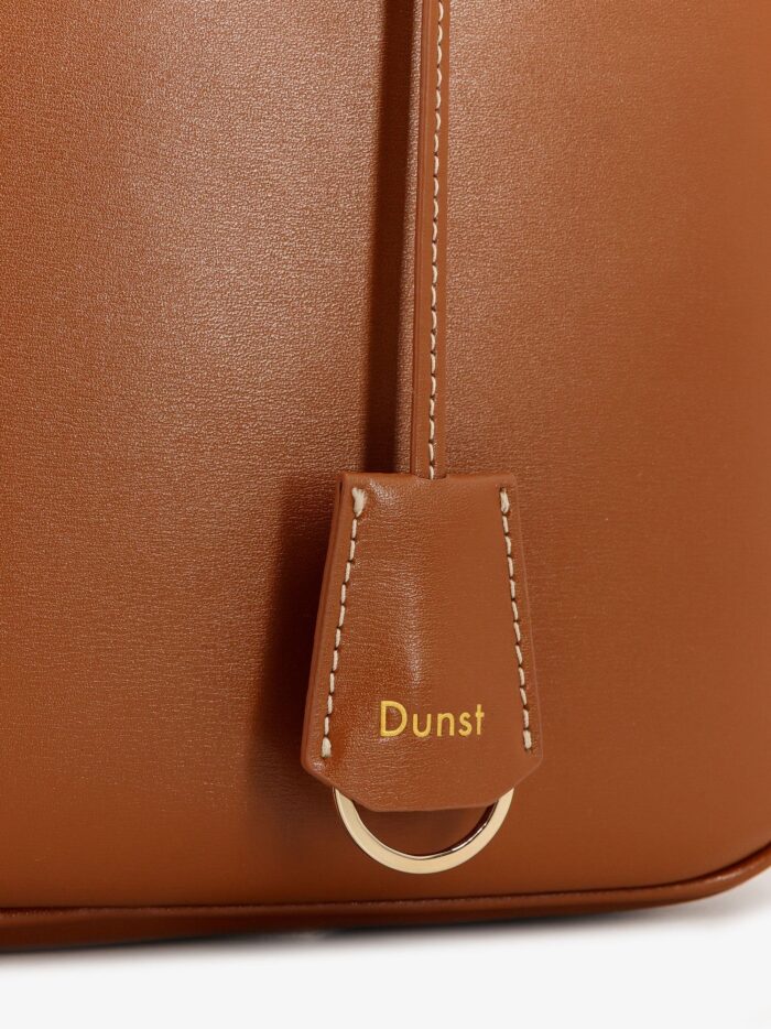 DUNST Classic Leather Shoulder Bag