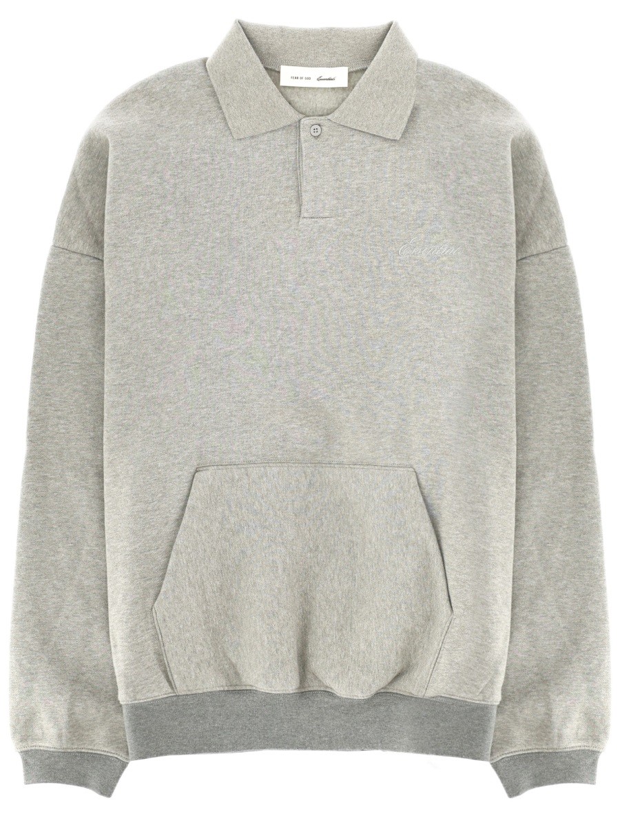 FEAR OF GOD ESSENTIALS FELPA "SIGNATURE 90'S" CON COLLETTO POLO