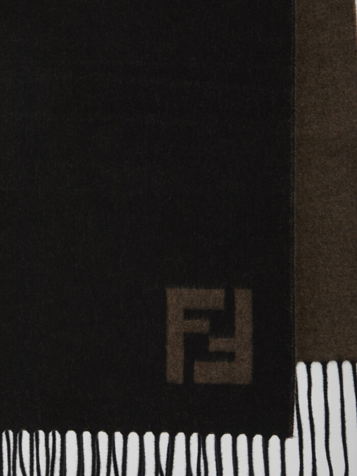 Fendi Scarf FF in wool and cashmere