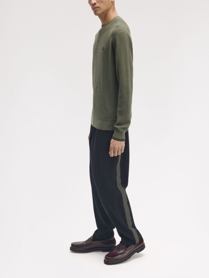 FRED PERRY KNIT WITH EMBOSSED WORK