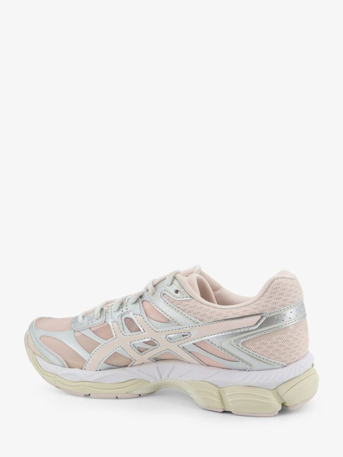 Asics Gel-Cumulus 16 Mesh Sneakers With Contrasting Inserts