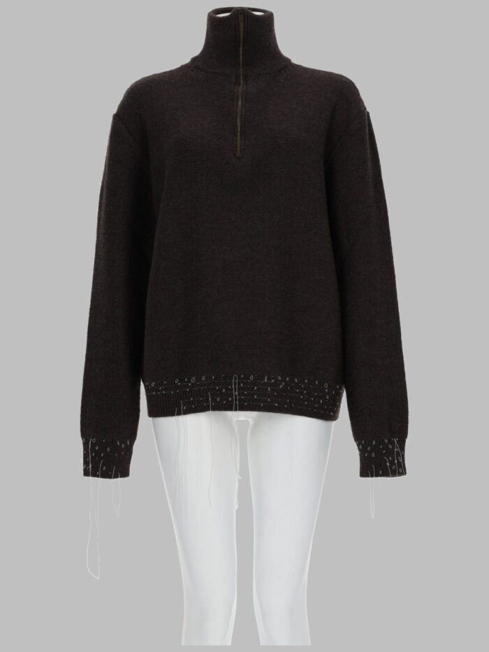 maison margiela maglia in lana con zip a un quarto Maison Margiela MAGLIA IN LANA CON ZIP A UN QUARTO