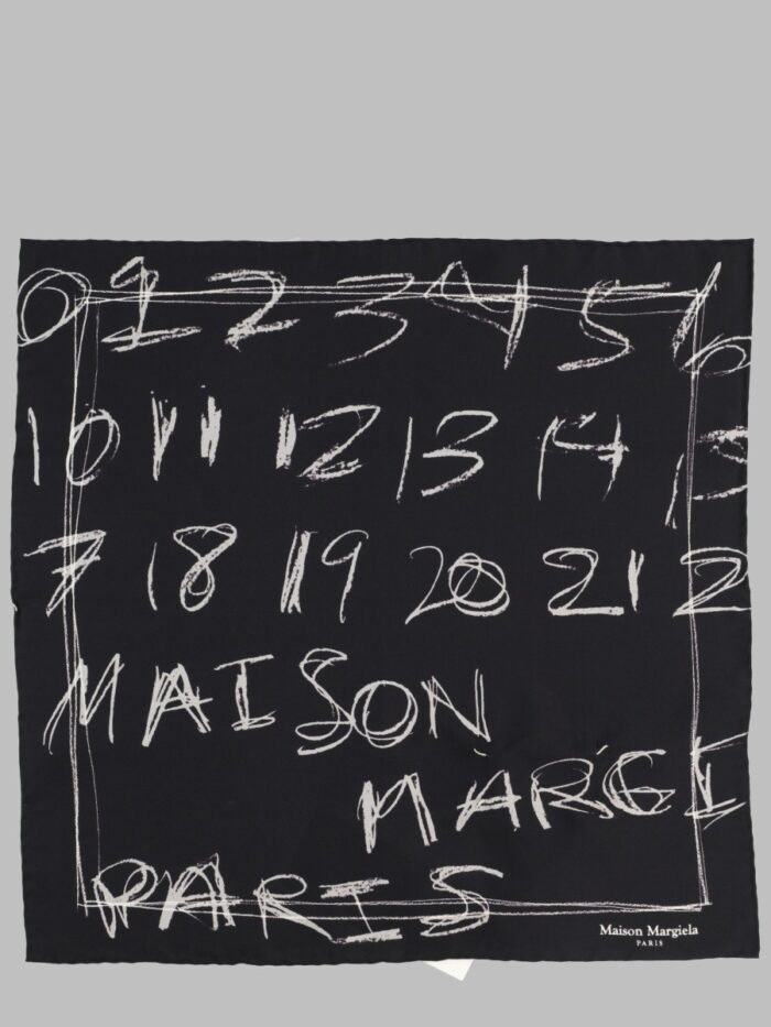 maison margiela foulard in seta stampata Maison Margiela FOULARD IN SETA STAMPATA