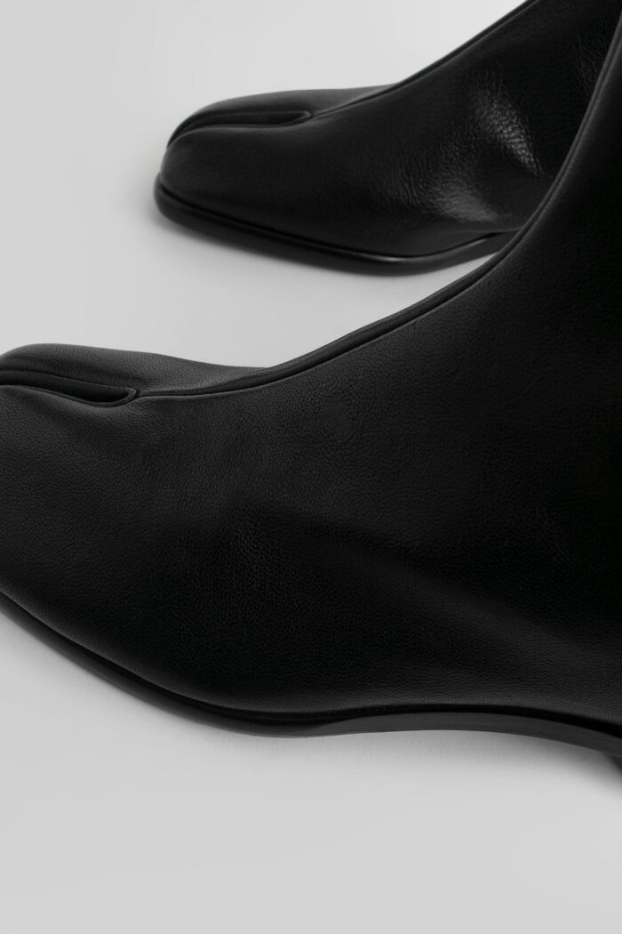 maison margiela vintage leather tabi boots MAISON MARGIELA Vintage Leather Tabi Boots