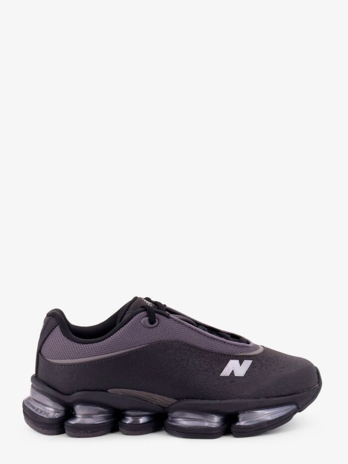 new balance mesh sneakers with contrasting logo New Balance Mesh Sneakers With Contrasting Logo
