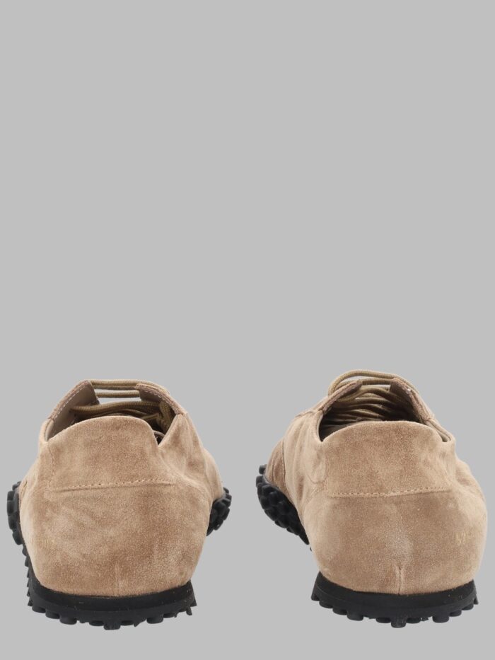 COMMON PROJECTS Minimal Runner
Seventy In Suede