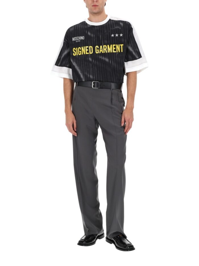 Moschino "SIGNED GARMENT" T-SHIRT