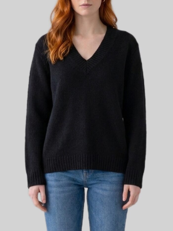 lisa yang black leona sweater Lisa Yang Black Leona sweater