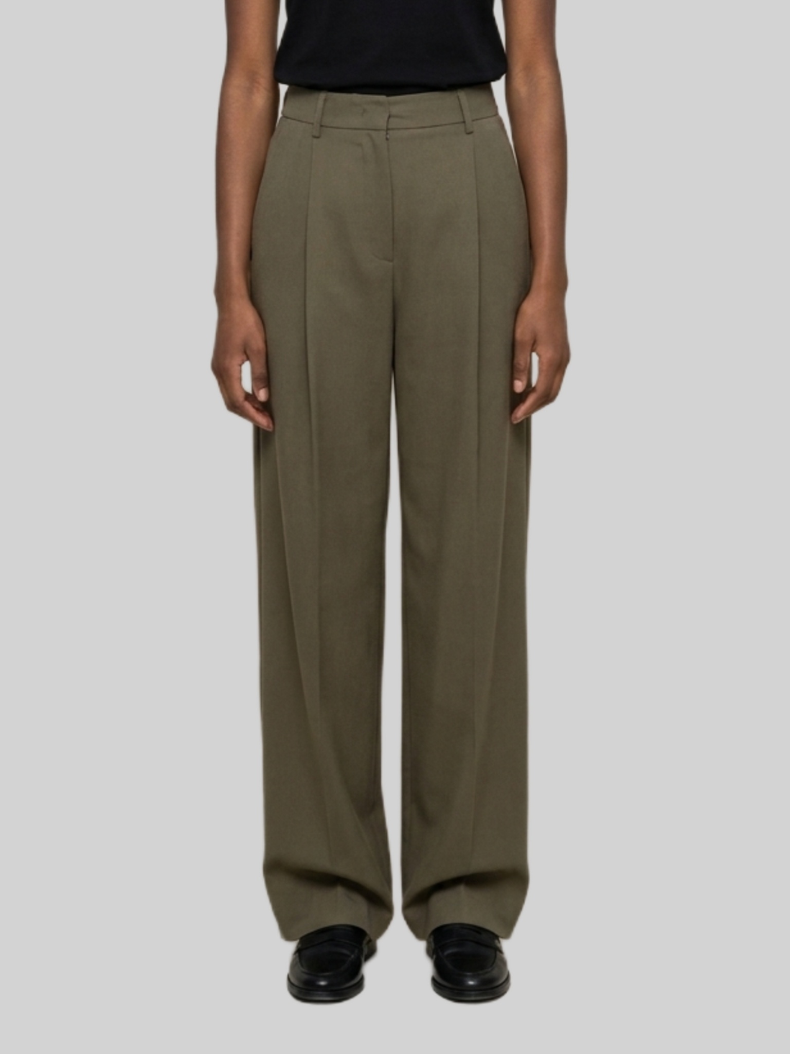 Sutton New York Light stretch canvas pants in military green