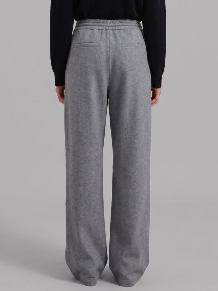 The Frankie Shop Finn pants with elastic waist and pleats in grey mélange