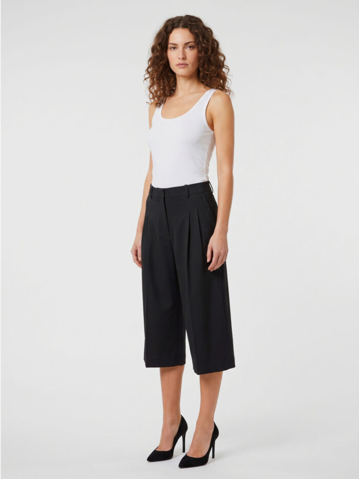 The Frankie Shop Black Gio pleated bermuda shorts