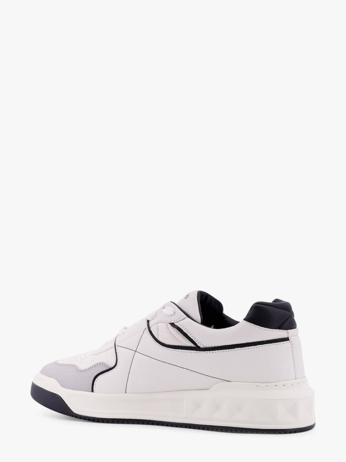 One-stud Low-top Valentino Garavani Leather Sneakers