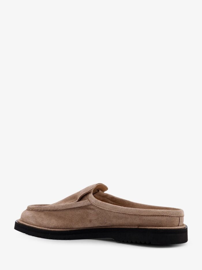 REFERENCE The Canoa Resort Suede Sabot