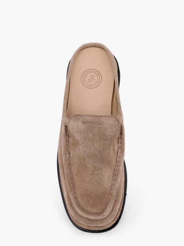 REFERENCE The Canoa Resort Suede Sabot