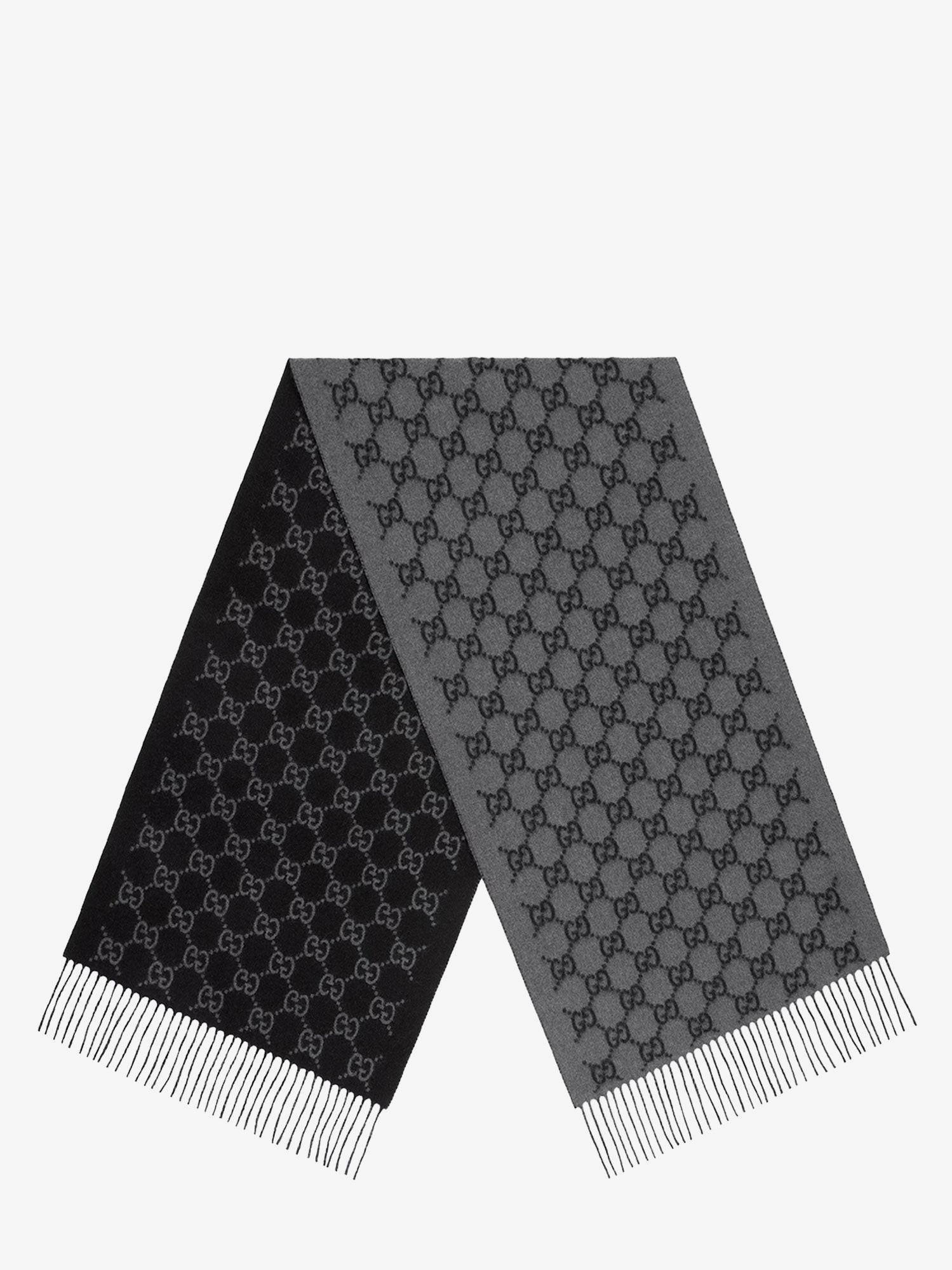 Gucci Sciarpa Realizzata In Jacquard Di Cashmere GG E Impreziosita Da Finiture Con Frange.