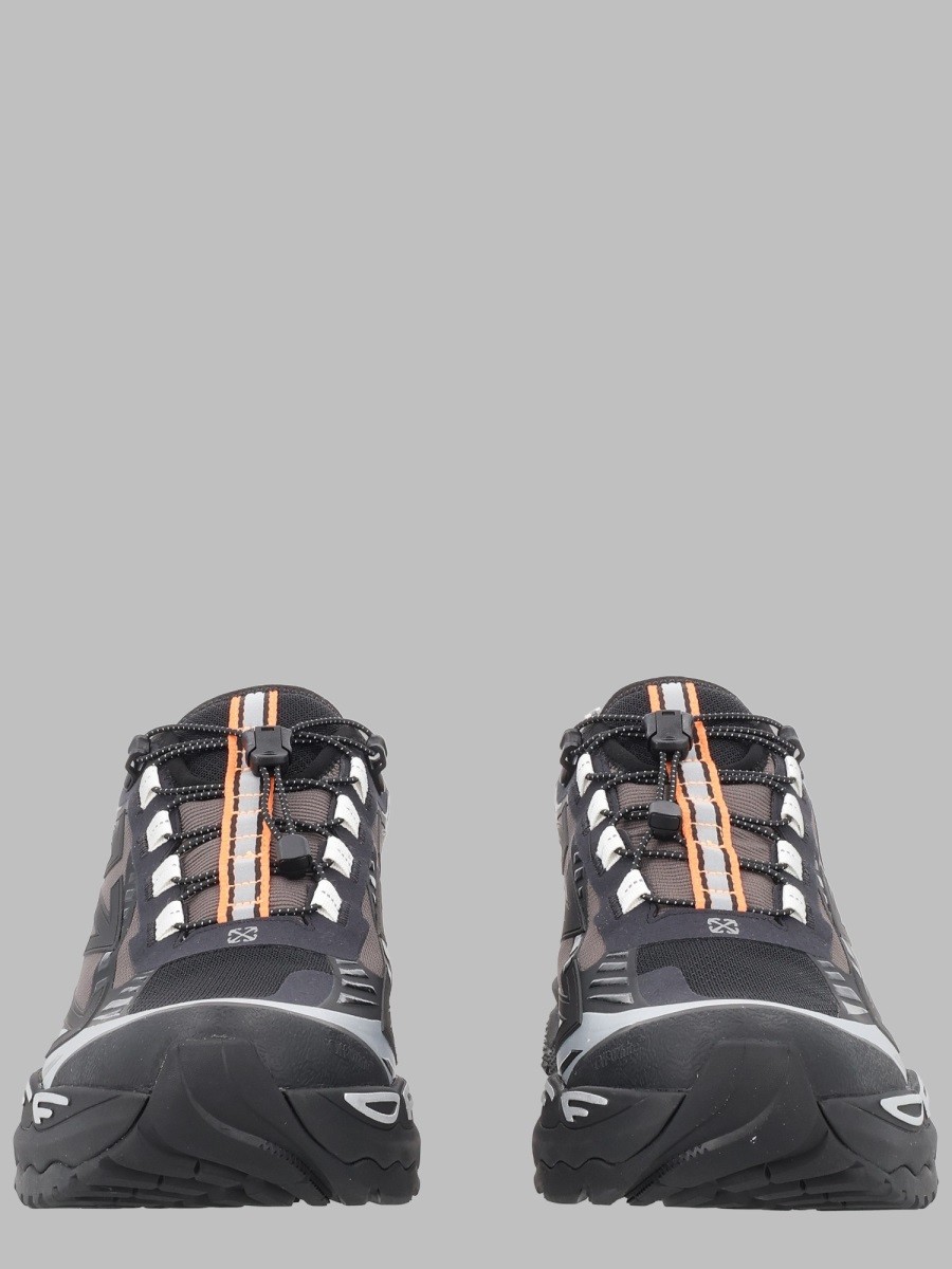 Off-white Sneaker "Be Right Back Trail"