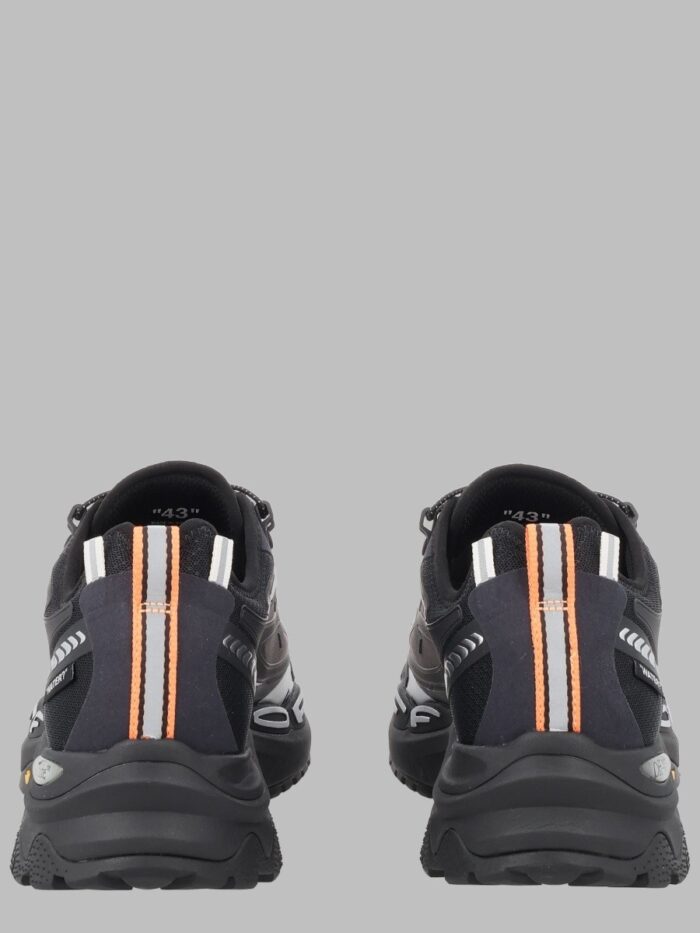 Off-white Sneaker "Be Right Back Trail"