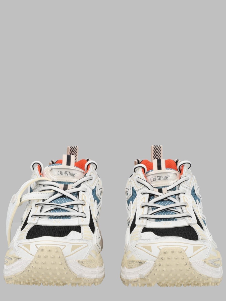 Off-white Sneaker "Be Right Back Worn Out"