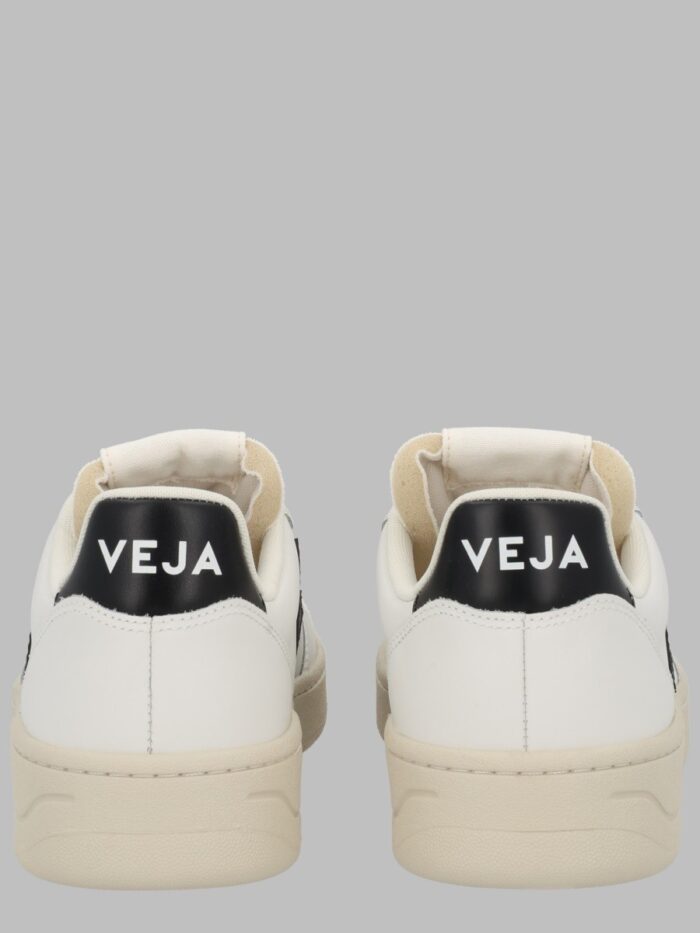 Veja Sneaker "V-10"
