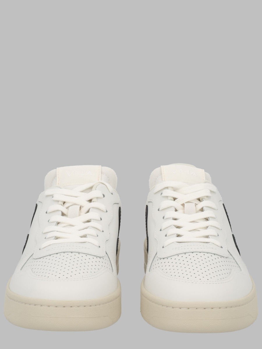 Veja Sneaker "V-10"