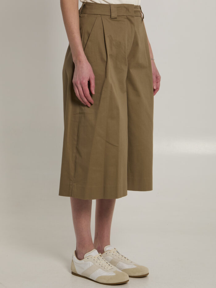 The Latest Dakota bermuda pants