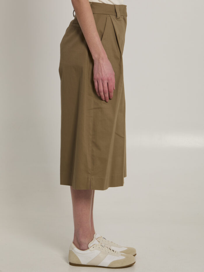 The Latest Dakota bermuda pants