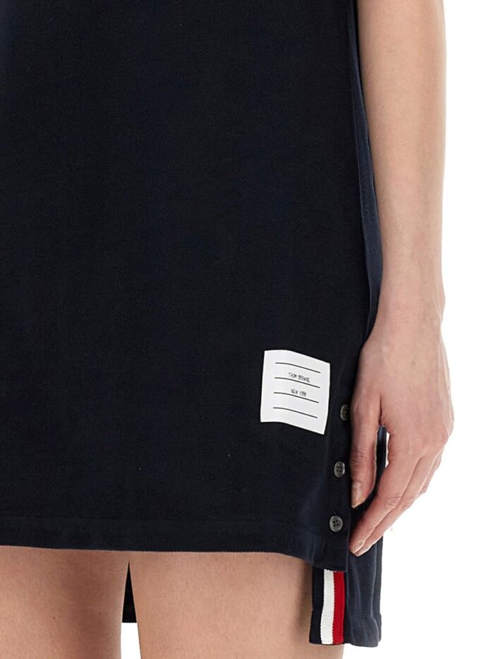 THOM BROWNE ABITO POLO IN PIQUÉ DI COTONE