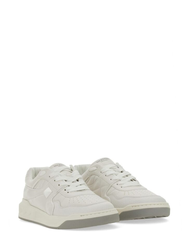 Valentino Garavani "LOW-TOP ONE STUD" SNEAKER