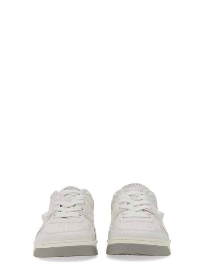 Valentino Garavani "LOW-TOP ONE STUD" SNEAKER