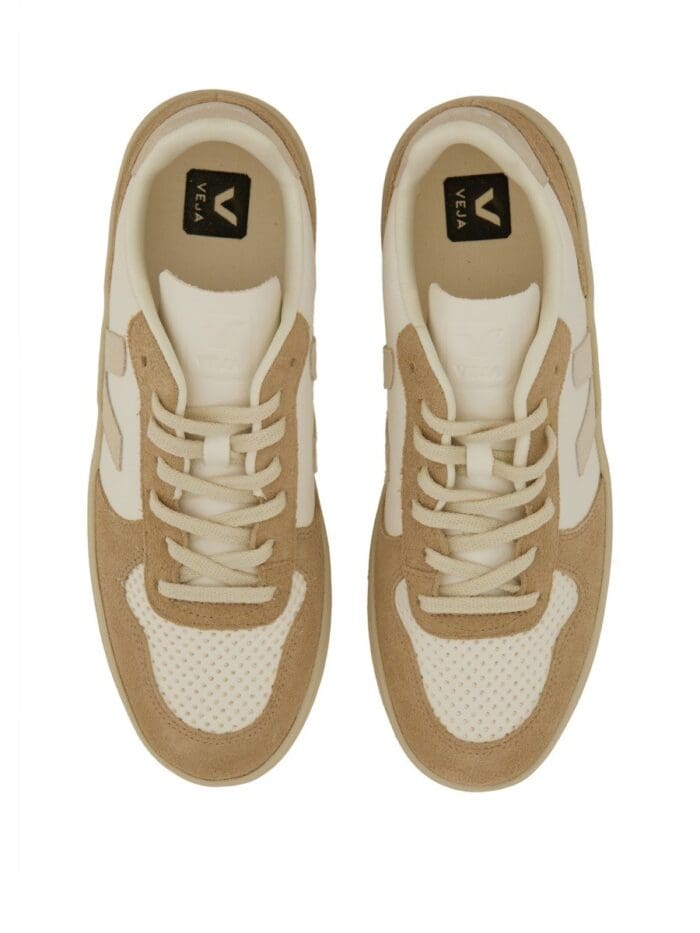 Veja SNEAKER "V-10"