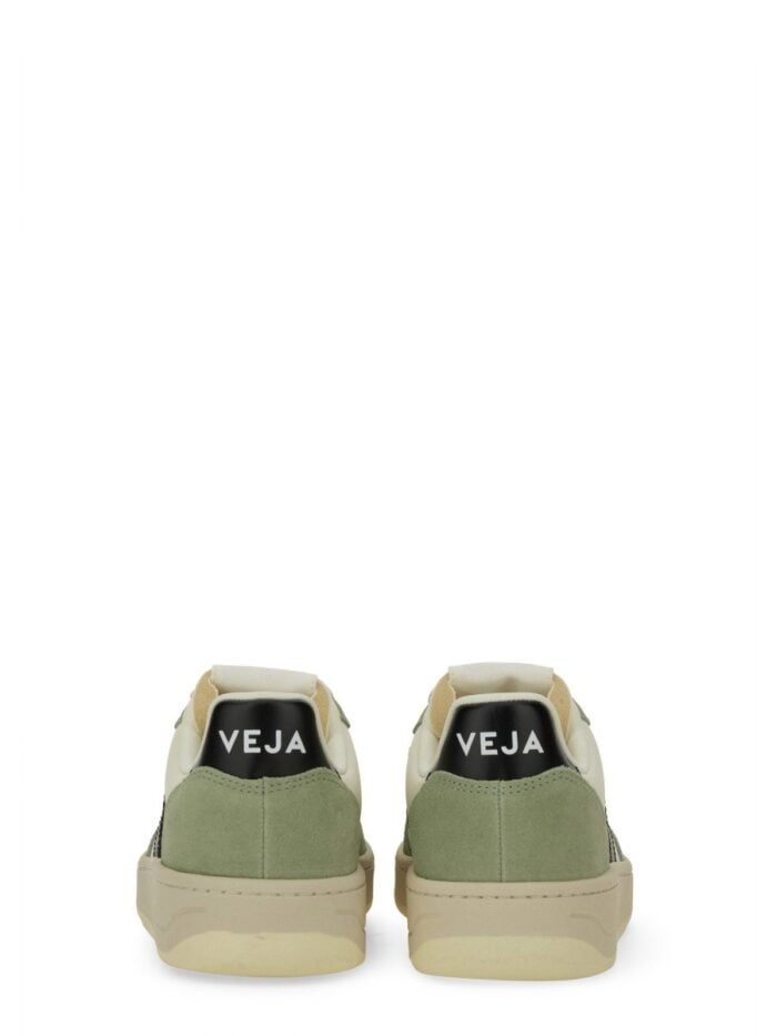 Veja SNEAKER "V-10"