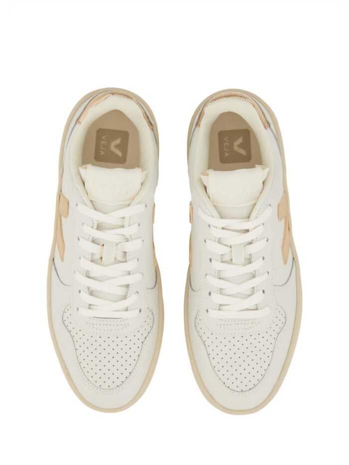 Veja SNEAKER "V-10"