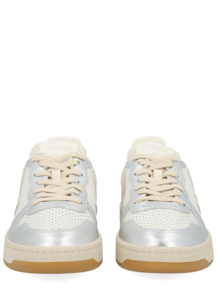 Veja SNEAKER "V-10"