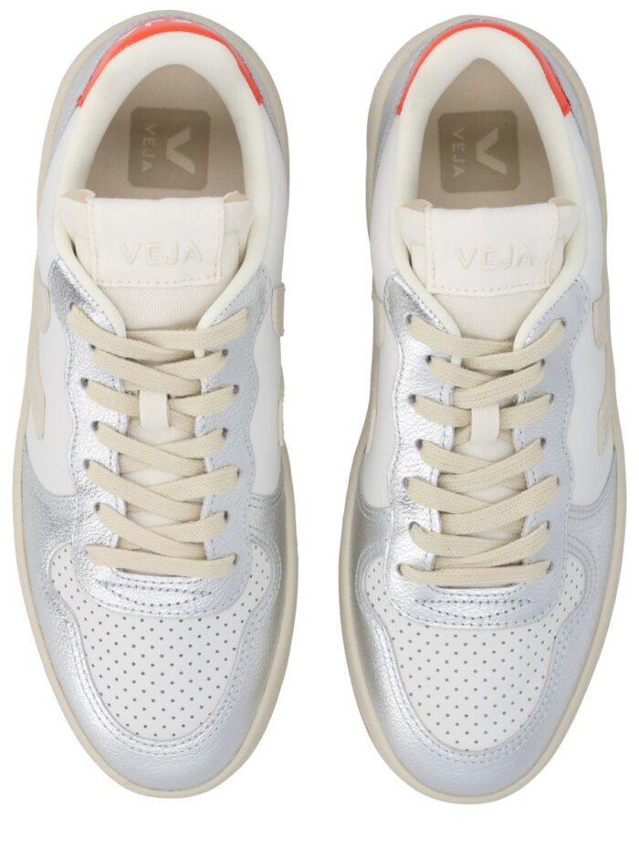Veja SNEAKER "V-10"