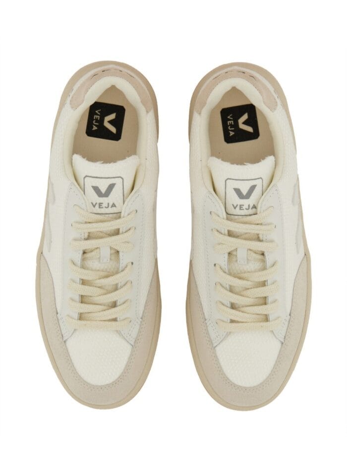 Veja SNEAKER "V-12"