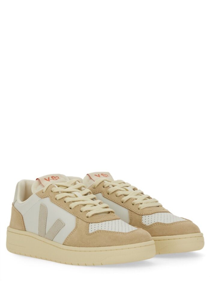 Veja SNEAKER "V-82"