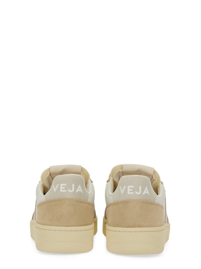 Veja SNEAKER "V-82"