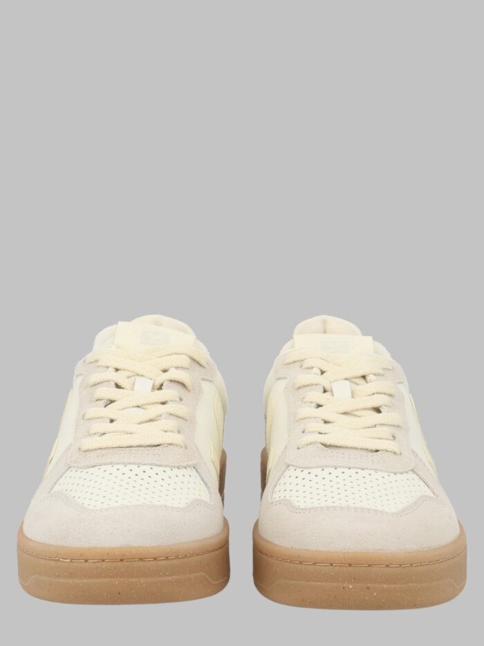 Veja SNEAKER "V-82"