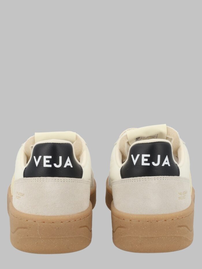 Veja SNEAKER "V-82"