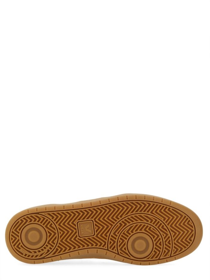 Veja SNEAKER "V-82"